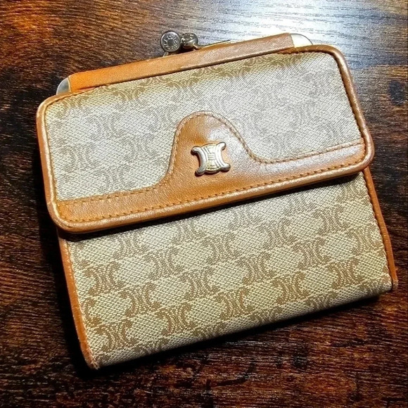 Celine Kisslock Wallet - Picture 1 of 10